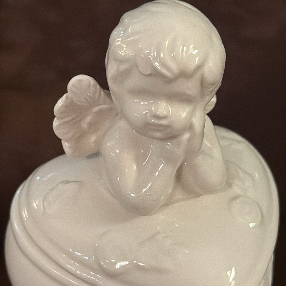 Porcelain Ivory Cherub Trinket Heart Box - Picture 3 of 6